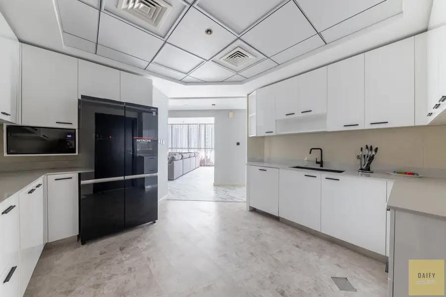 HUGE 3BR Luxury Apartment with Billiards & Air Hockey | Dubai Marina
