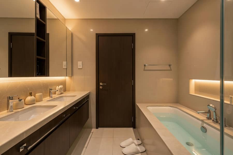 5 _1bathroom 2. jpg