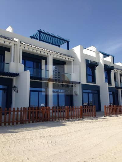 Live Near the Sea in this 5br+m Villa in Palm Jumeirah Live Near the Sea in this 5br+m Villa in Palm Jumeirah