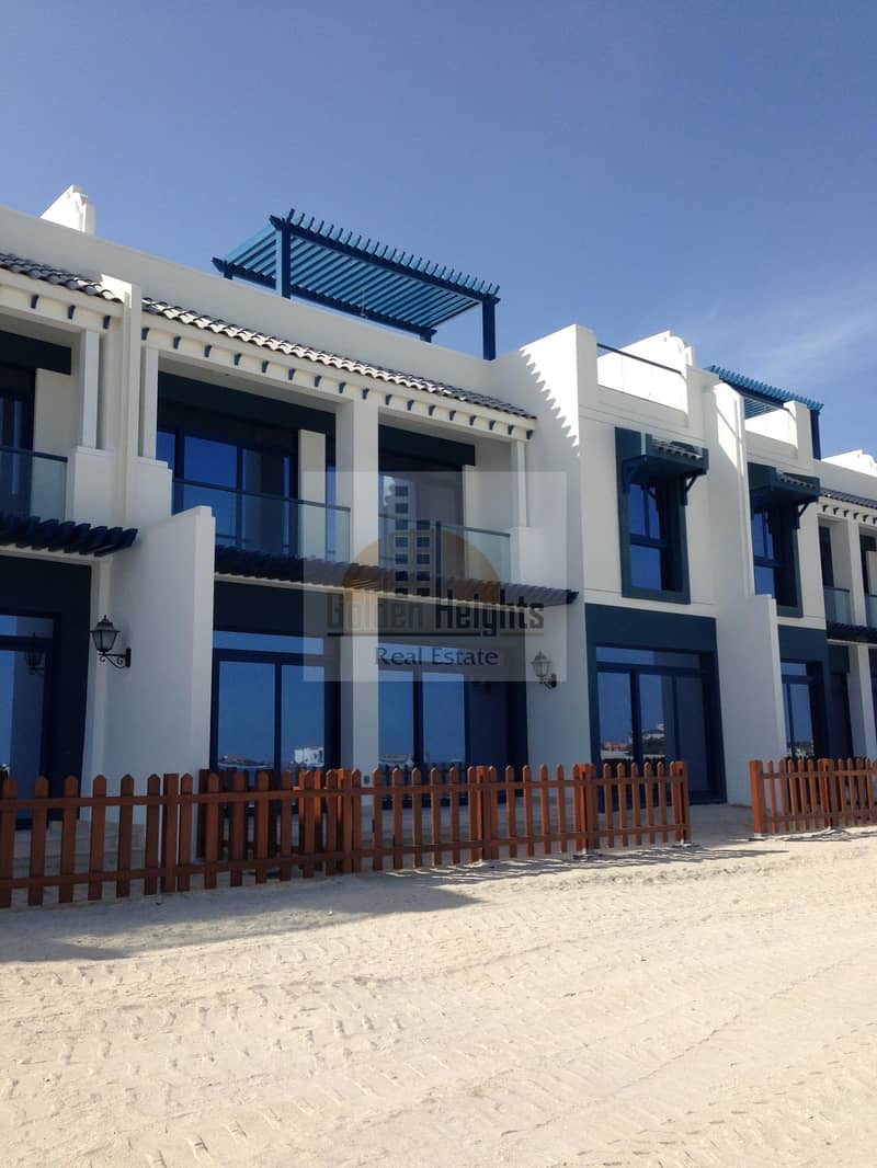 Live Near the Sea in this 5br+m Villa in Palm Jumeirah