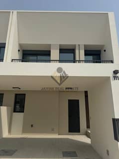 عرض حصري! للمشترين المباشرين فقط | أفضل سعر لمنزل فاخر أنيق مكوّن من 4 غرف نوم | موقع مميز في تاون سكوير – بدون وسطاء