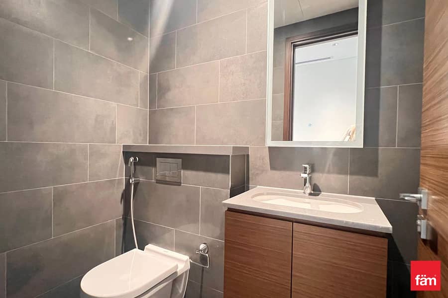 2 Bathrooms 1.5 Bedrooms Chiller Free - Image 10