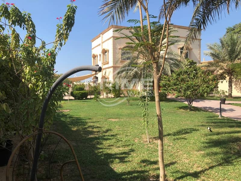 Large Private Garden 5Br Villa in Barsha 2