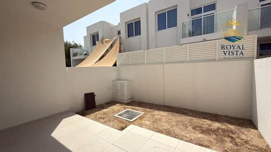 4 Camere Townhouse in Affitto a DAMAC Hills 2 (Akoya by DAMAC), Dubai - 1f5159ec-3689-498d-8f8e-a1234c238680. jpg 4 Camere Townhouse in Affitto a DAMAC Hills 2 (Akoya by DAMAC), Dubai - 1f5159ec-3689-498d-8f8e-a1234c238680. jpg