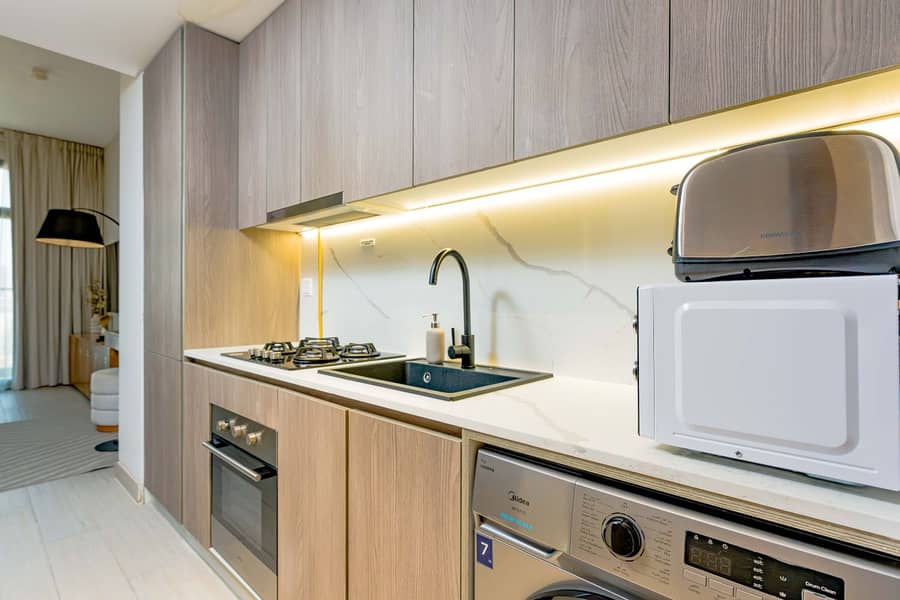 8 kitchen . jpg