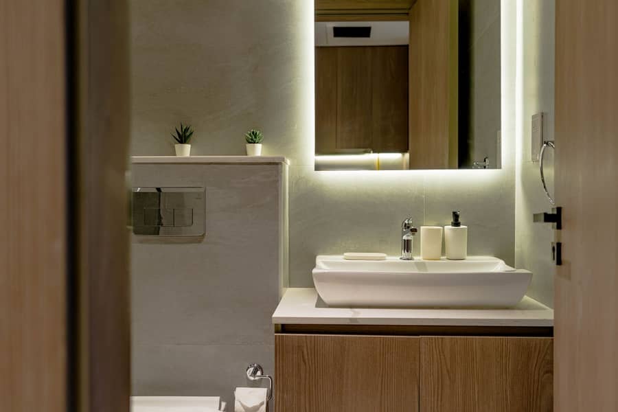 9 bathroom . jpg