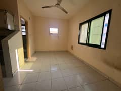 استوديو عائلي في النباعة – مطبخ منفصل بسعر 16 ألف