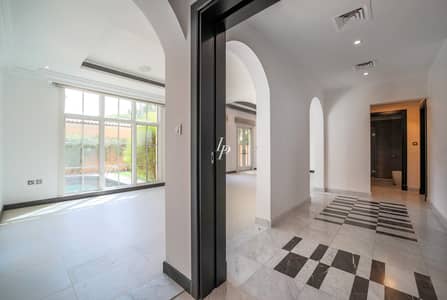Murfeild Black & White Interior|Private Plot Murfeild Black & White Interior|Private Plot