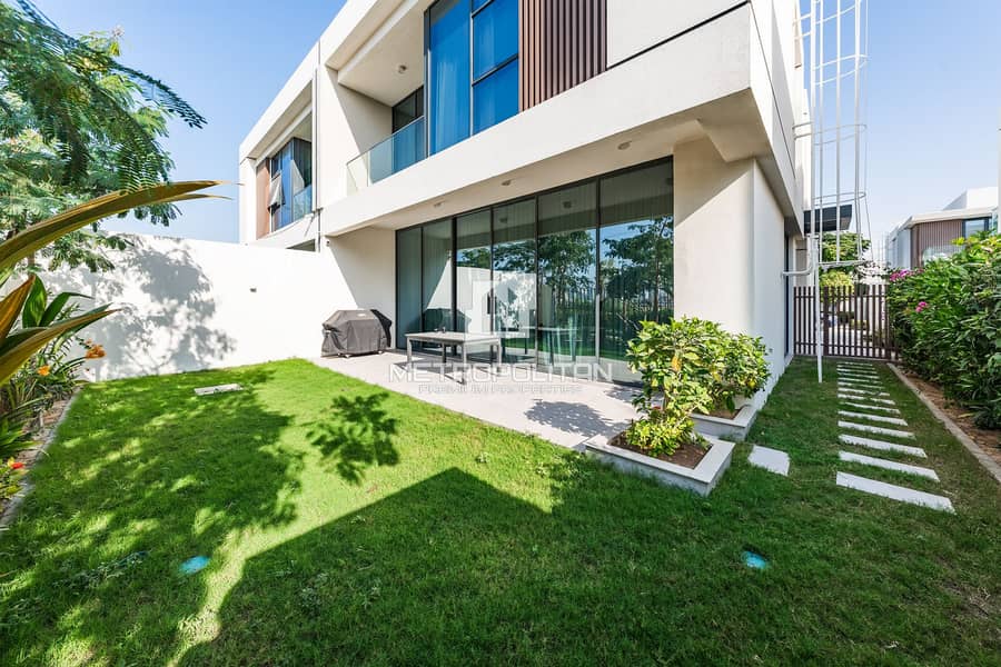 Burj Khalifa View | Brand New | Community expert Burj Khalifa View | Brand New | Community expert