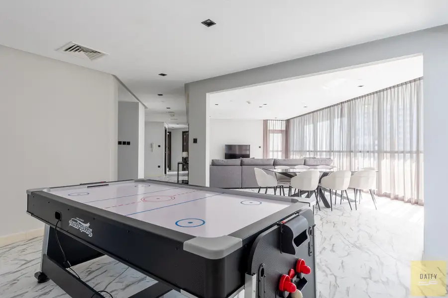 HUGE 3BR Luxury Apartment with Billiards & Air Hockey | Dubai Marina