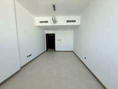 غرفتين وصاله اول ساكن الشارقه منطقة ام الطرافه - شقه بتشطيبات سوبر ديلوكس مع جيم ومسبح وباركن فري