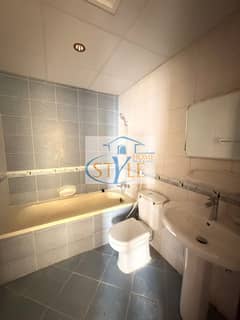 شقة 3 غرف نوم للبيع في المجاز 2 | إطلالة على البحر | عائد استثماري مرتفع