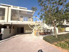 L-Shaped Corner Villa | Huge Plot | Ready to Move