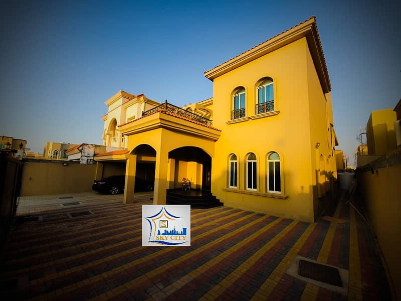 Villa 600 ft price snapshot _ 5 bedrooms _ excellent location very close to all services _ large building area