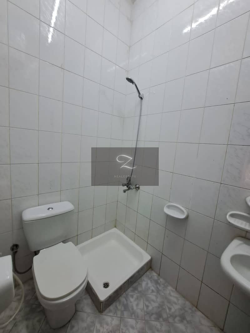 18 b38c84c3-e991-42d0-949f-faf10db1b6ab. jpg