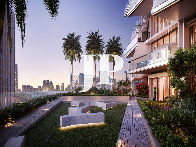 4 Exterior Royale 5. jpg