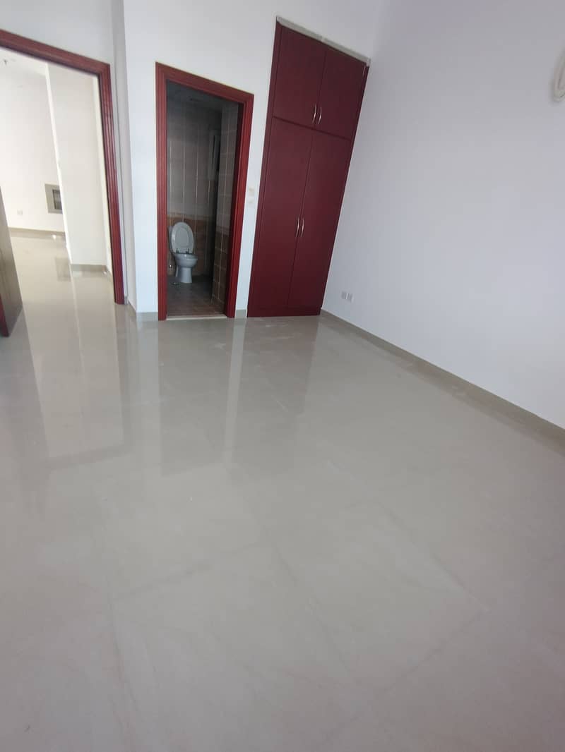 2 1000897760. jpg