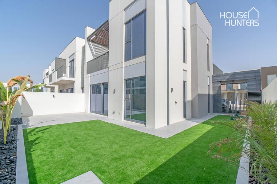 Corner unit | Landscaped | Excellent Condition Corner unit | Landscaped | Excellent Condition