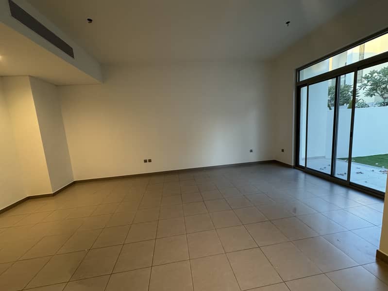 Vacant | Close To Pool & Park | 3 Bed + Maid | AR2