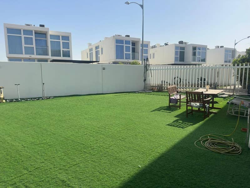 BACKING POOL | SINGLE ROW | BIG PLOT | STANDALONE |