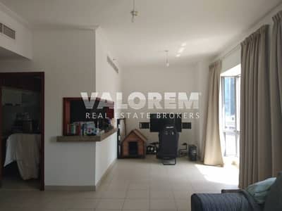 Spacious well-maintained unit with sensible layout Spacious well-maintained unit with sensible layout