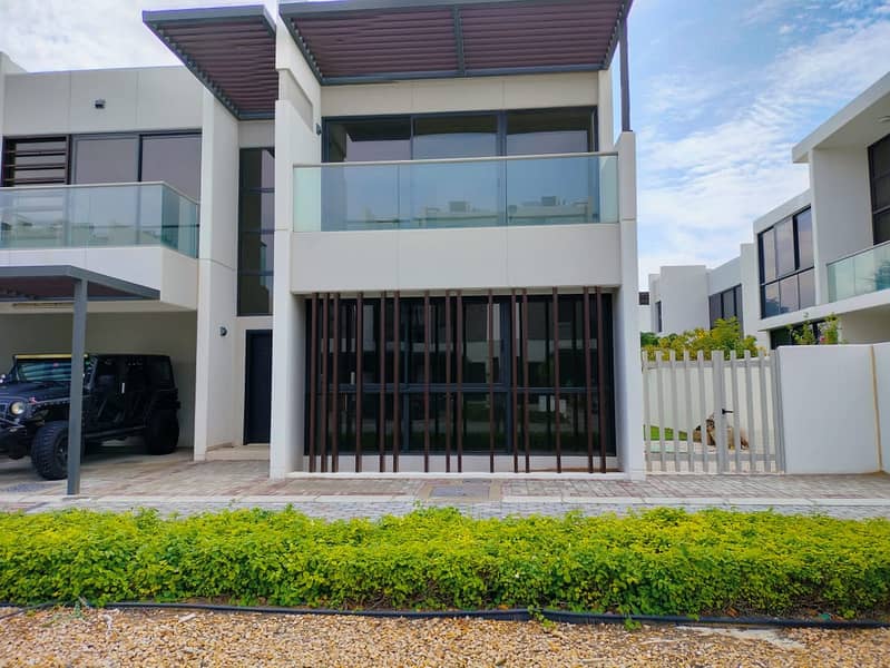 SINGLE ROW | PARK & POOL VIEW | STANDALONE