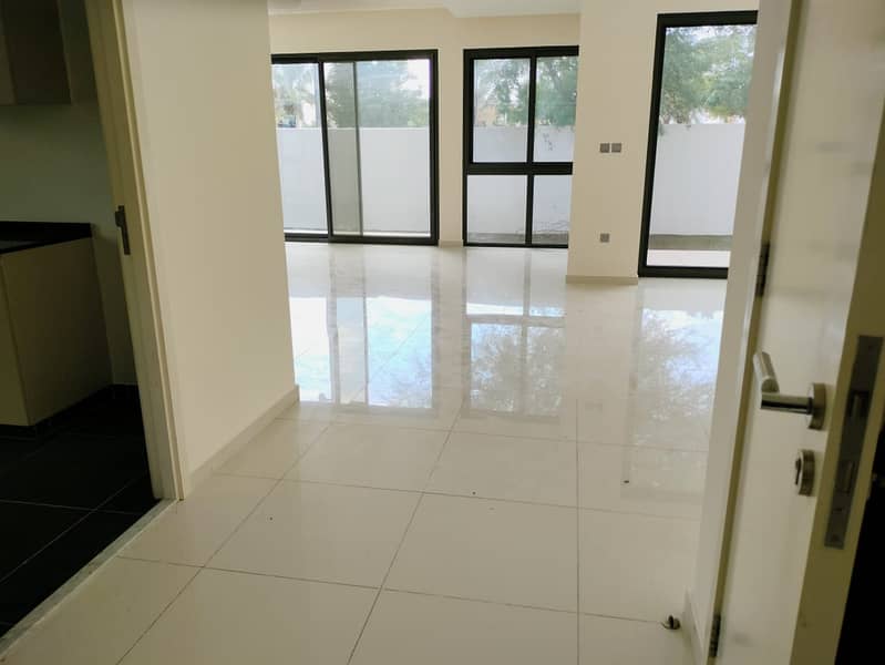 SINGLE ROW | PARK & POOL VIEW | STANDALONE