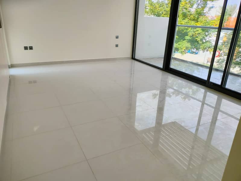 SINGLE ROW | PARK & POOL VIEW | STANDALONE