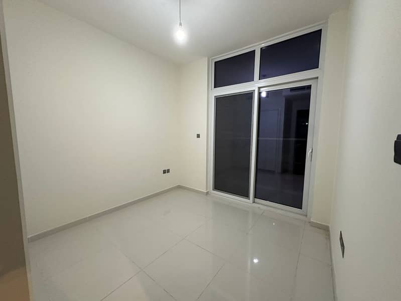 Corner Unit | Vacant | Ready to Move | Lowest Price in the Market