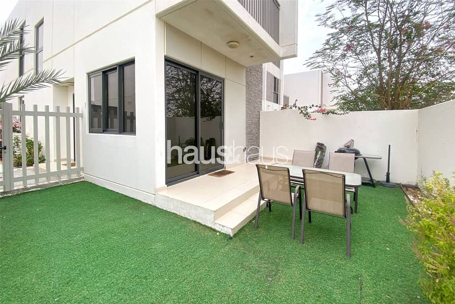 Well-Kept | Single Row | End Unit | Desert Backing Well-Kept | Single Row | End Unit | Desert Backing