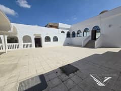 فیلا في الغافیة 9 غرف 130000 درهم - 14418118