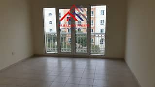 شقة بغرفة نوم واحدة | شرفة | إطلالة على الحديقة وموقف السيارات