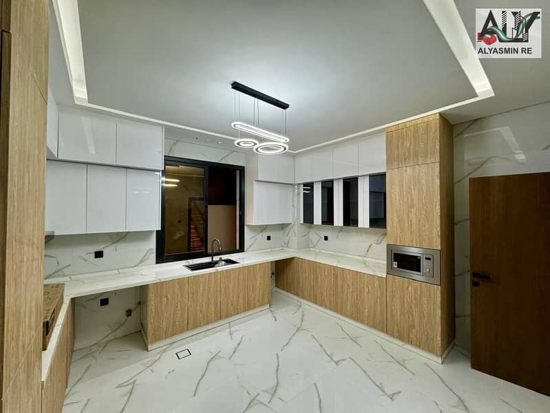 9 2f4a5bd1-0e27-48c0-bafe-086923a817ec. jpg