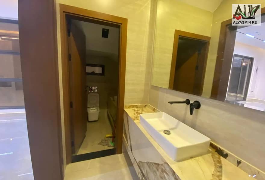 6 15306615-b8deco. jpg