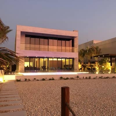 Beautifully Landscaped 5 BR with complete Sea View Beautifully Landscaped 5 BR with complete Sea View