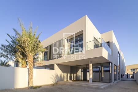 Brand New 5 Bed Villa with Private Garage Brand New 5 Bed Villa with Private Garage