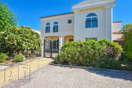 Vacant | Cul de sac location | Large plot Vacant | Cul de sac location | Large plot