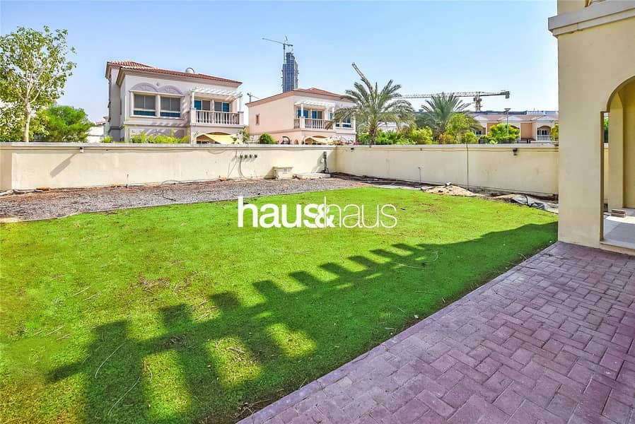 Great Size | Artificial Grass | Redecorated