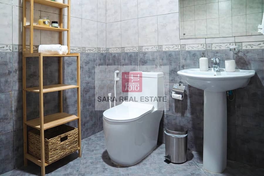 13 6.4 2nd Bathroom. jpg