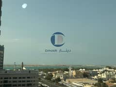 شقة في منطقة الكورنيش 2 غرف 110000 درهم - 14445649