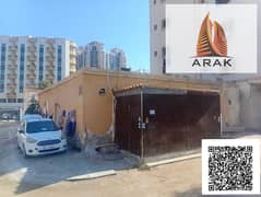 فرصة رائعة لامتلاك بيت عربي في منطقة حيوية ومرغوبة في الراشدية 3، خلف جراند مول مباشرة، بالقرب من الأسواق والمدارس والخدمات الأساسية، مناسب للعائلات