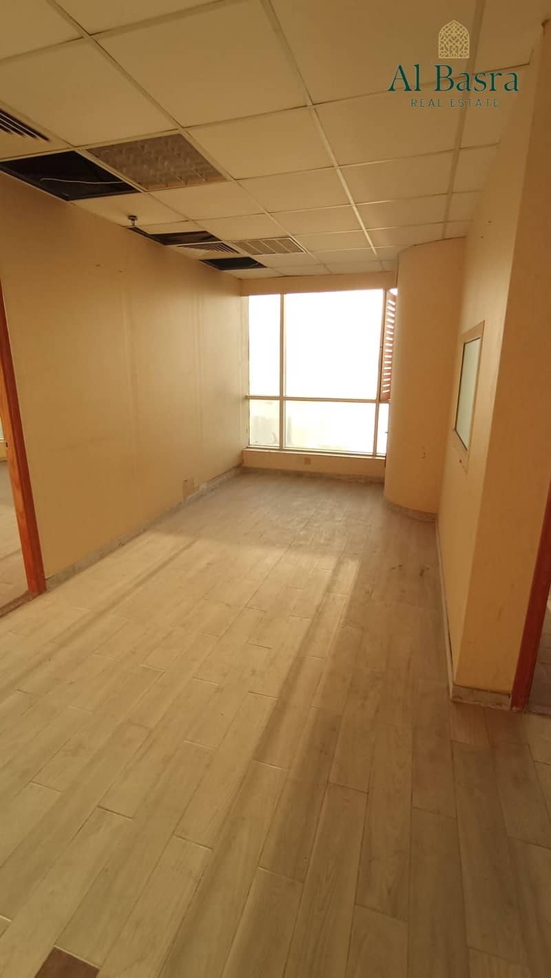 7 modern-office-interior-al-majaz-sharjah. jpeg