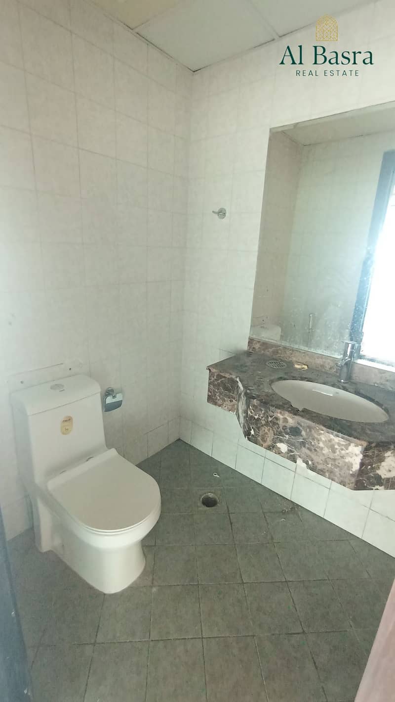 7 office-al-majaz-sharjah. jpg