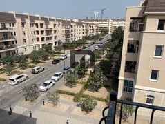 غرفة نوم فسيحة بغرفتي نوم | شقة في شيرلوك سيركس 2 | شرفة وإطلالة على المدينة