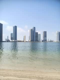 فرصه رائعة للتملك والسكن في اجمل مناطق الشارقه بمنطقه الخان شقه غرفه وصاله وبلكون مع موزع يصلح كغرفه صغيره مع موقف سياره