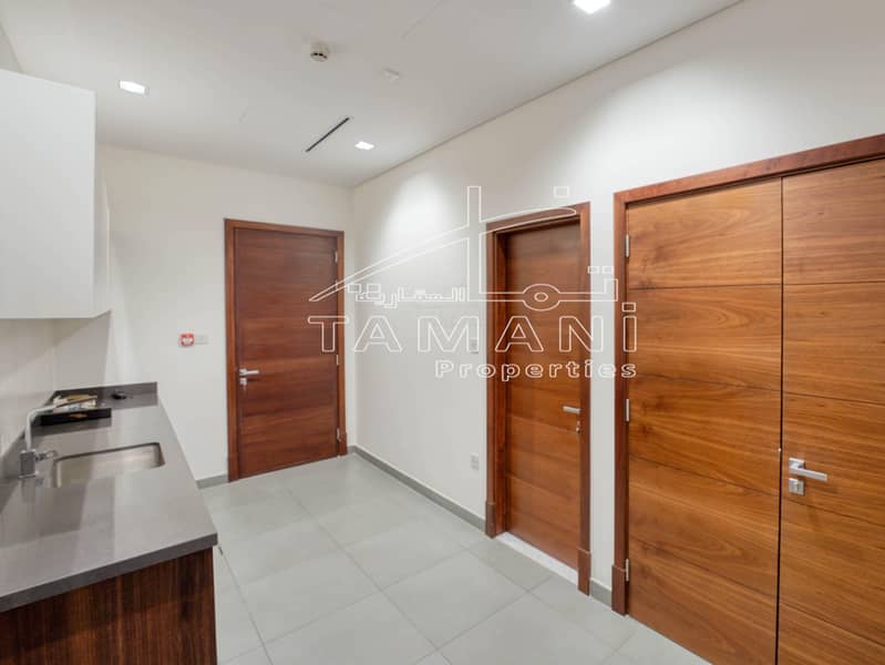 Contemporary 4Bedroom Villa Prime Location - Image 8