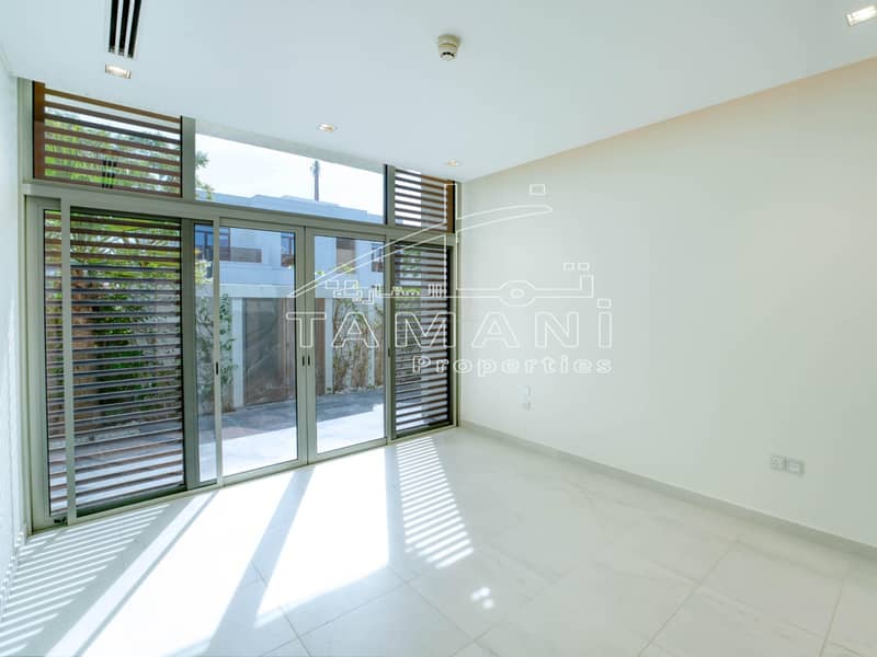 Contemporary 4Bedroom Villa Prime Location - Image 10