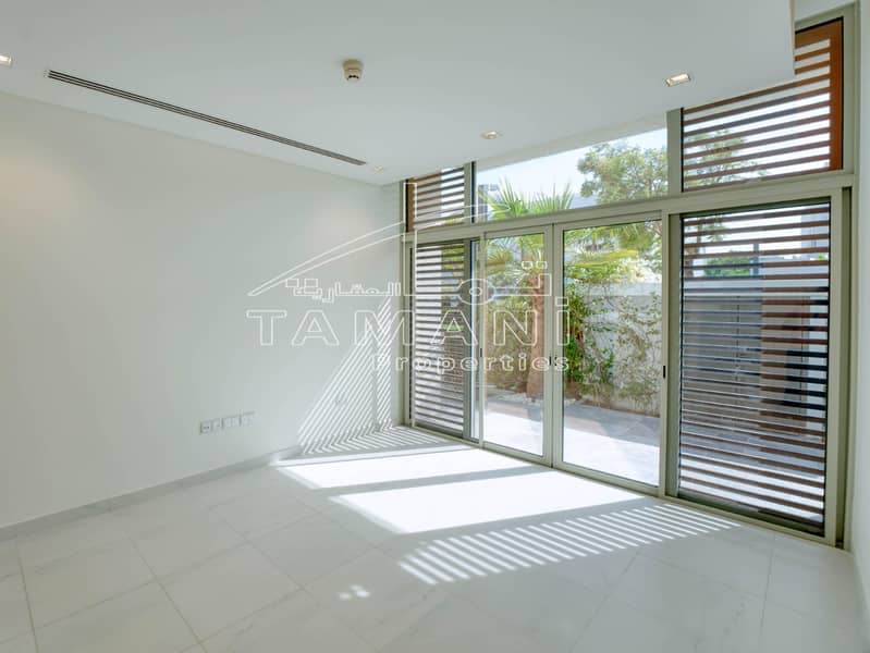 Contemporary 4Bedroom Villa Prime Location - Image 11