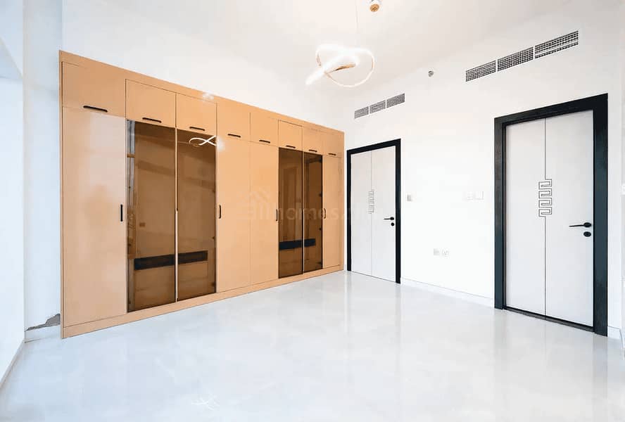 Low Floor | First Move In | Open View Low Floor | First Move In | Open View