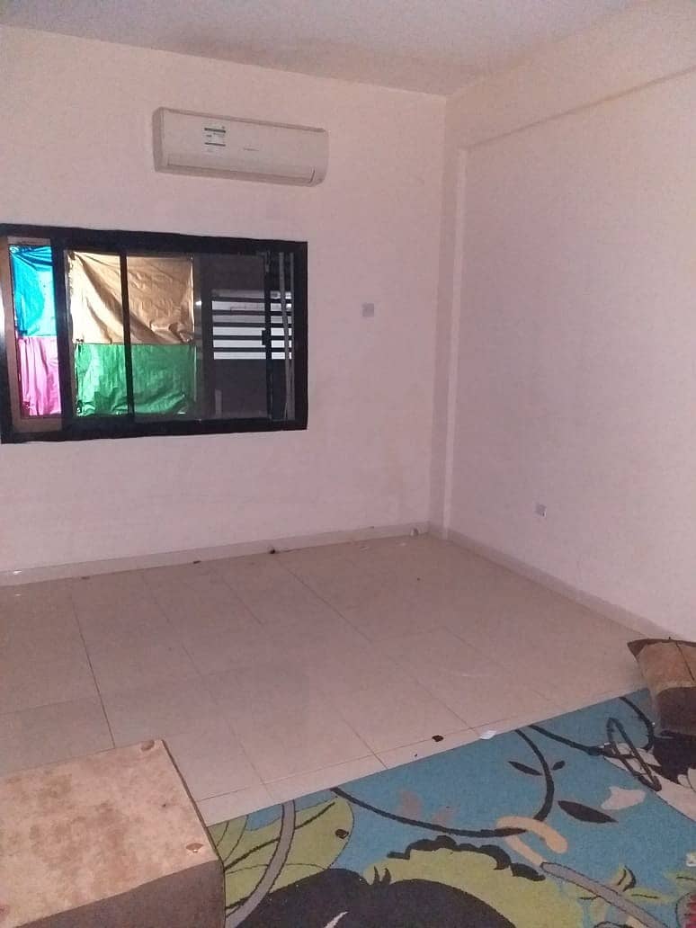 2 Months FREE -- Sp. 1 BHK Flat with hall, kitchen with central gas,  split A/C, ceramic flooring in Mahatah area near park
